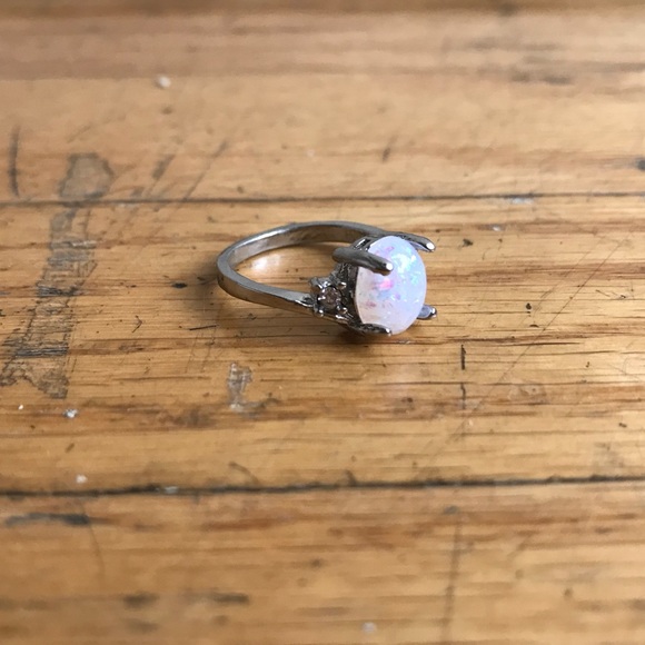 Oval White Opal Like Ring - Picture 4 of 4